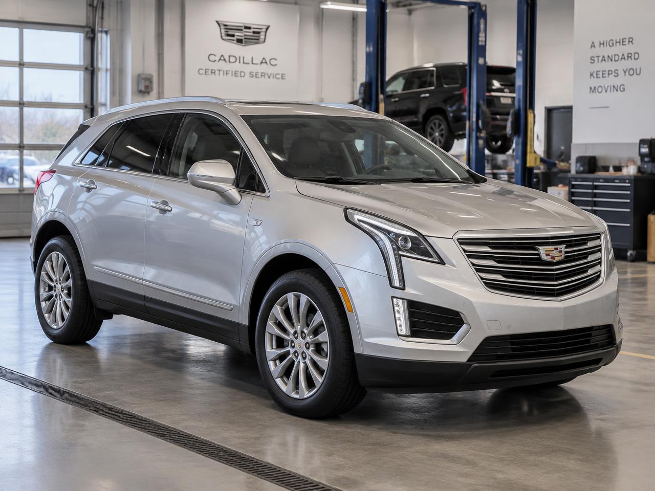 Cadillac XT5 durante reparaciones repetidas de garantía en el concesionario para un reclamo de Ley Limón